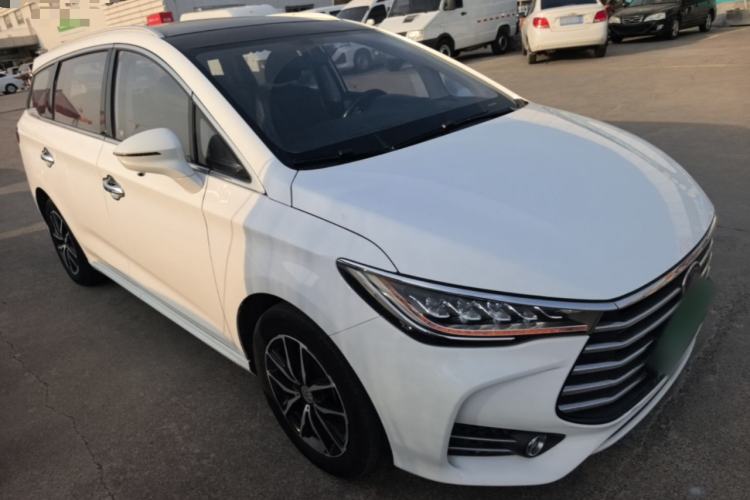 Used BYD Song MAX 2017 1.5T Automatic Smart Connect Elite 7-Seater Front Right 45 Deg