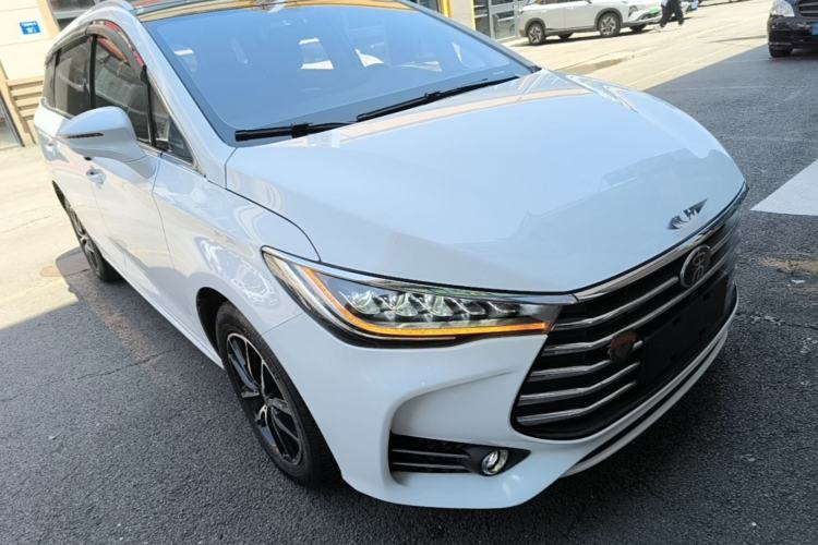 Used BYD Song MAX 2017 1.5T Automatic Smart Connect Elite 7-Seater Front Right 45 Deg