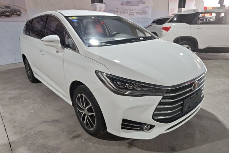 Used BYD Song MAX 2017 1.5T Manual Smart Connect Luxury 7-Seater Front Right 45 Deg