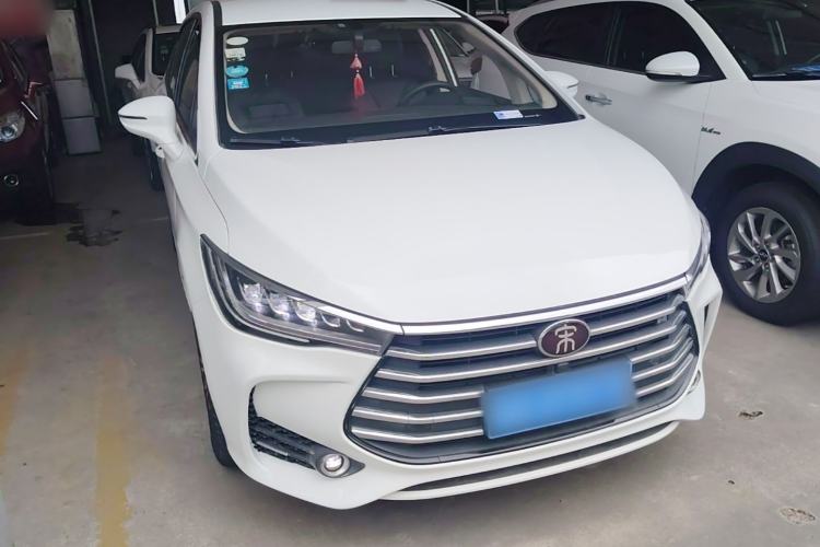 Used BYD Song MAX 2017 1.5T Manual Smart Connect Luxury 7-Seater Front Right 45 Deg