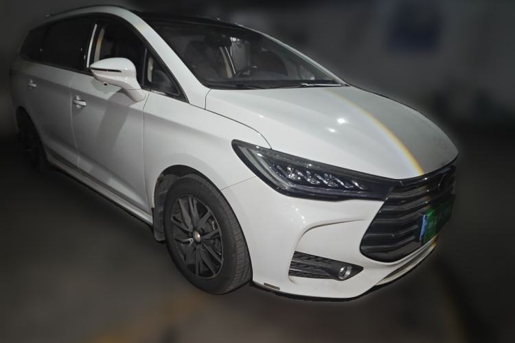 Used BYD Song MAX 2017 1.5T Automatic Smart Connect Elite 7-Seater Front Right 45 Deg