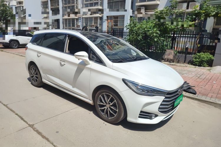 Used BYD Song MAX 2017 1.5T Automatic Smart Connect Elite 7-Seater Front Right 45 Deg