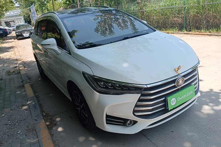 Used BYD Song MAX 2017 1.5T Automatic Smart Connect Elite 7-Seater Front Right 45 Deg