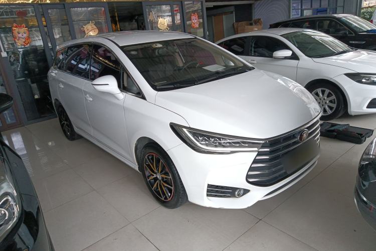 Used BYD Song MAX 2017 1.5T Manual Smart Connect Luxury 7-Seater Front Right 45 Deg