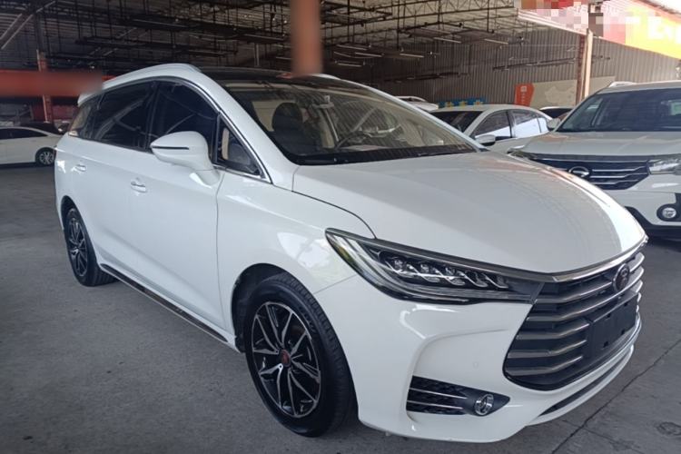 Used BYD Song MAX 2017 1.5T Automatic Smart Connect Prestige 7-Seater Front Right 45 Deg