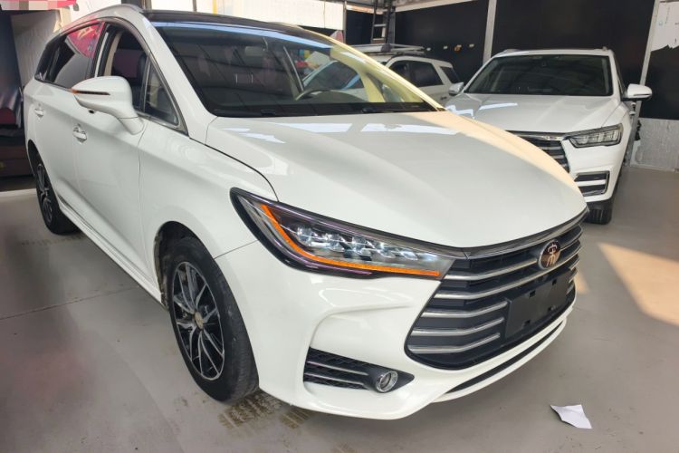 Used BYD Song MAX 2017 1.5T Automatic Smart Connect Elite 7-Seater Front Right 45 Deg