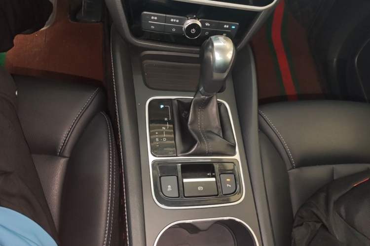 Used BYD Song MAX 2017 1.5T Automatic Smart Connect Elite 7-Seater Gear Lever
