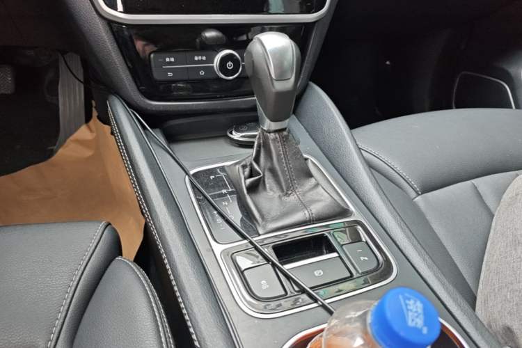 Used BYD Song MAX 2017 1.5T Automatic Smart Connect Luxury 7-Seater Gear Lever