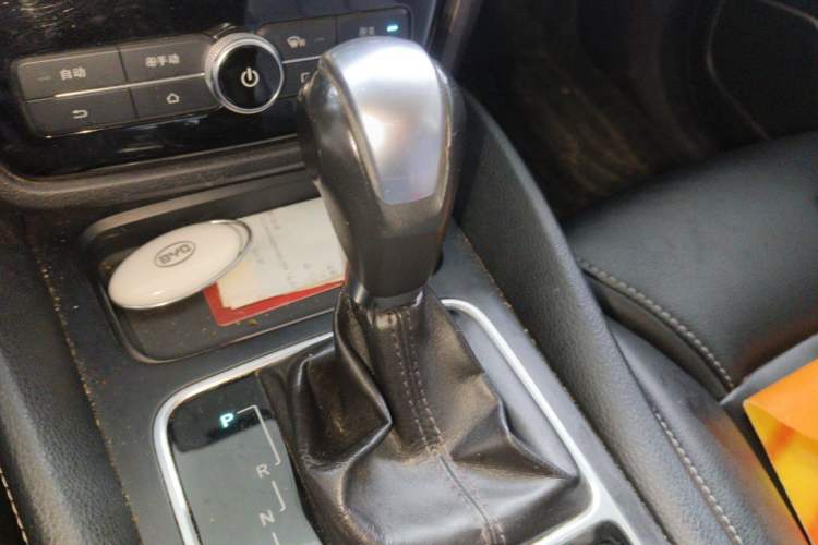 Used BYD Song MAX 2017 1.5T Automatic Smart Connect Prestige 7-Seater Gear Lever