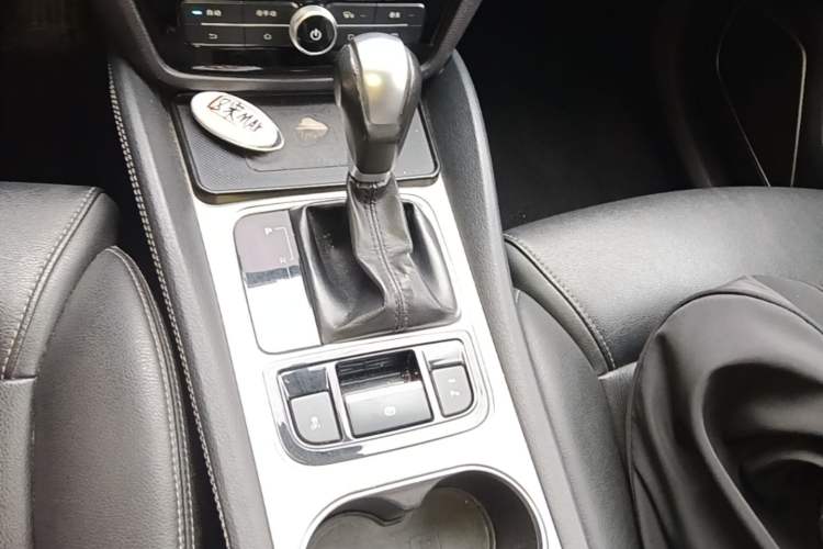 Used BYD Song MAX 2017 1.5T Automatic Smart Connect Prestige 7-Seater Gear Lever