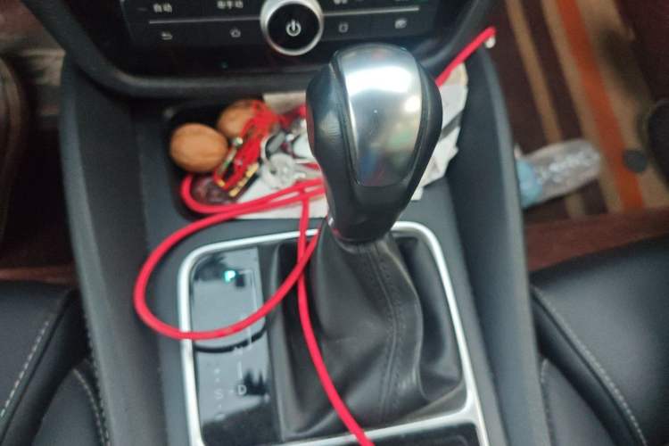 Used BYD Song MAX 2017 1.5T Automatic Smart Connect Luxury 7-Seater Gear Lever