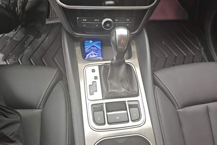 Used BYD Song MAX 2017 1.5T Automatic Smart Connect Elite 7-Seater Gear Lever