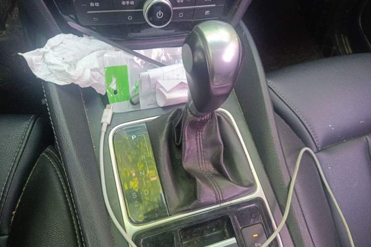 Used BYD Song MAX 2017 1.5T Automatic Smart Connect Prestige 7-Seater Gear Lever