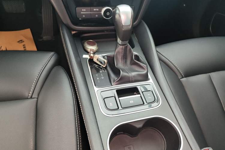 Used BYD Song MAX 2017 1.5T Automatic Smart Connect Prestige 7-Seater Gear Lever
