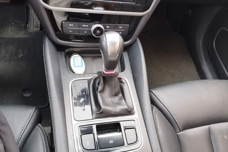 Used BYD Song MAX 2017 1.5T Automatic Smart Connect Elite 7-Seater Gear Lever