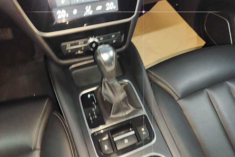 Used BYD Song MAX 2017 1.5T Automatic Smart Connect Luxury 7-Seater Gear Lever