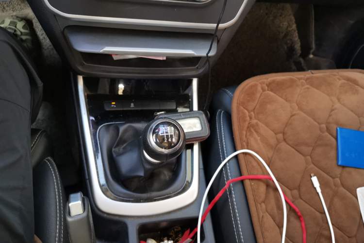 Used BYD Song MAX 2017 1.5T Manual Smart Connect Luxury 7-Seater Gear Lever