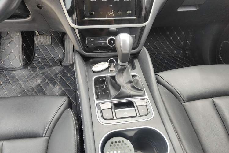Used BYD Song MAX 2017 1.5T Automatic Smart Connect Elite 7-Seater Gear Lever