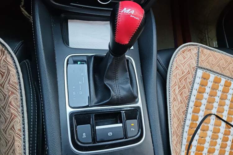 Used BYD Song MAX 2017 1.5T Automatic Smart Connect Elite 7-Seater Gear Lever