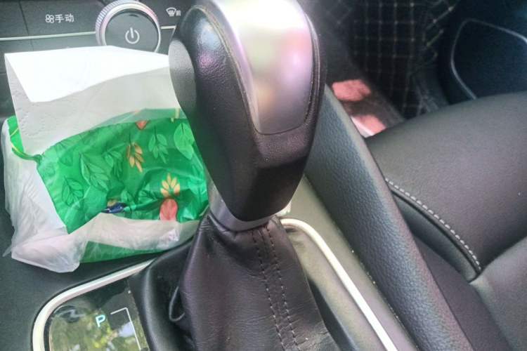 Used BYD Song MAX 2017 1.5T Automatic Smart Connect Elite 7-Seater Gear Lever