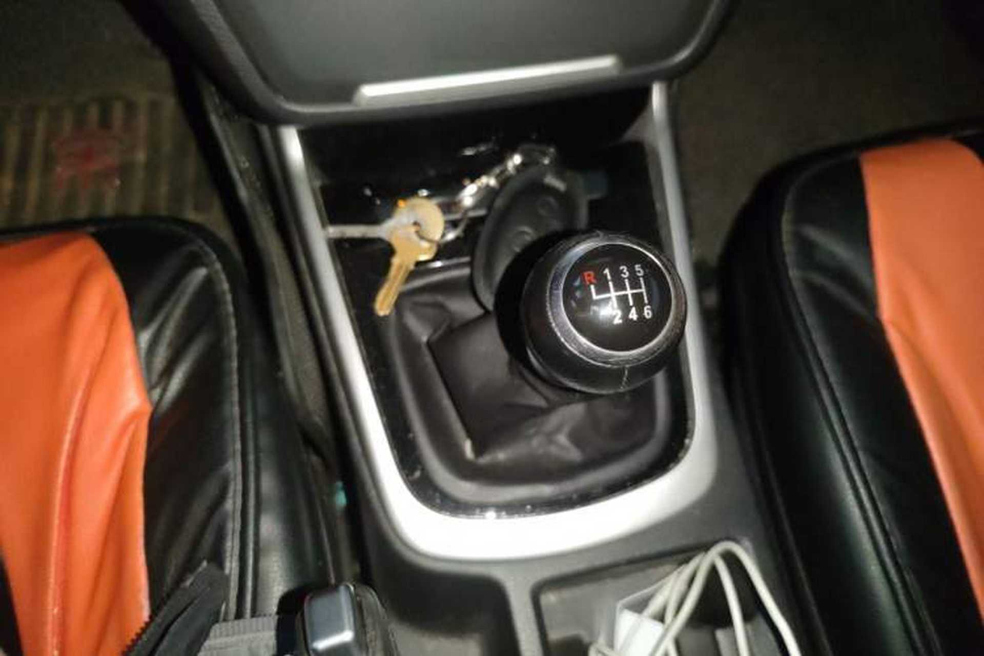 Used BYD Song MAX 2017 1.5T Manual Smart Connect Luxury 7-Seater Gear Lever