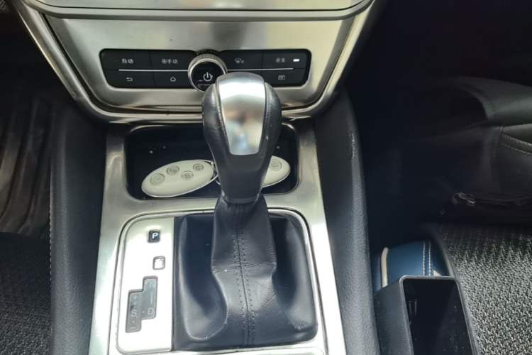 Used BYD Song MAX 2017 1.5T Automatic Smart Connect Elite 7-Seater Gear Lever
