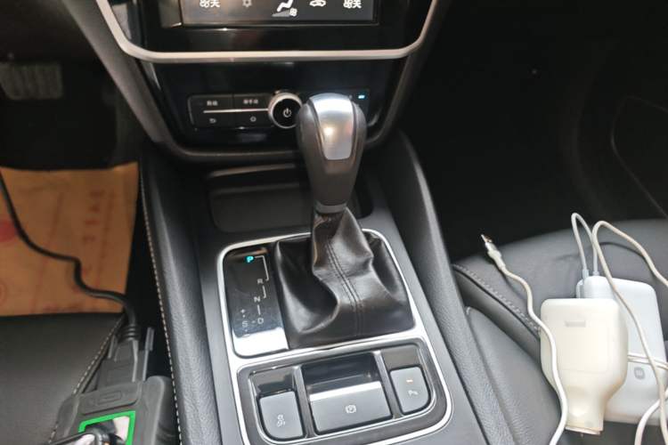 Used BYD Song MAX 2017 1.5T Automatic Smart Connect Elite 7-Seater Gear Lever