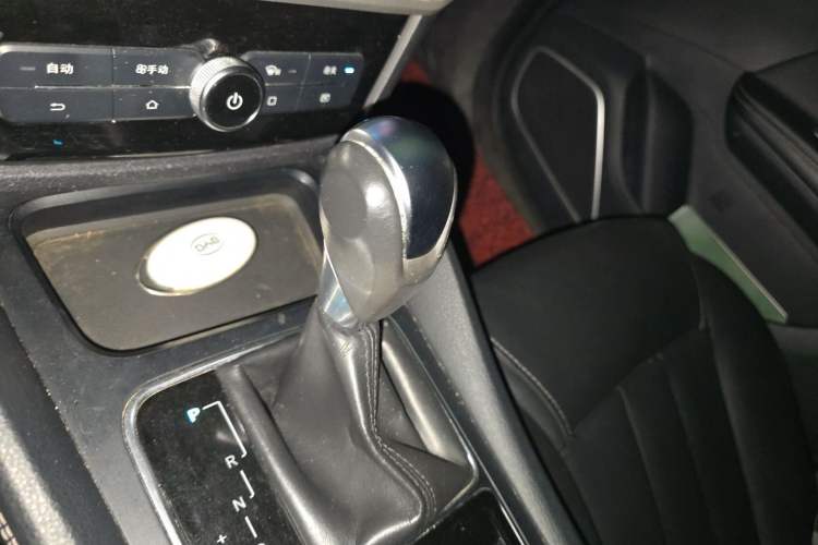 Used BYD Song MAX 2017 1.5T Automatic Smart Connect Luxury 7-Seater Gear Lever