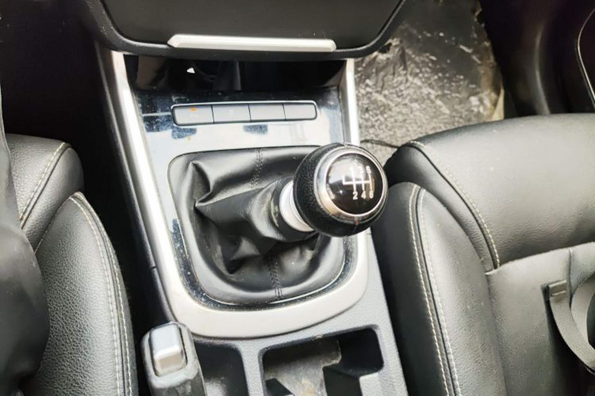 Used BYD Song MAX 2017 1.5T Manual Smart Connect Luxury 7-Seater Gear Lever