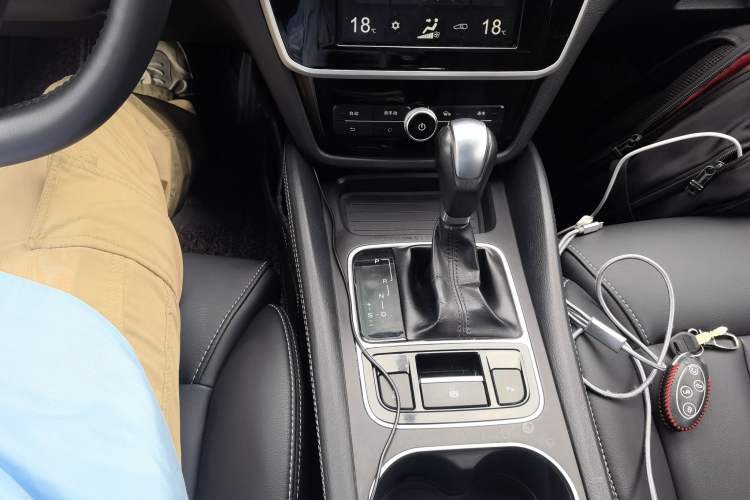 Used BYD Song MAX 2017 1.5T Automatic Smart Connect Prestige 7-Seater Gear Lever