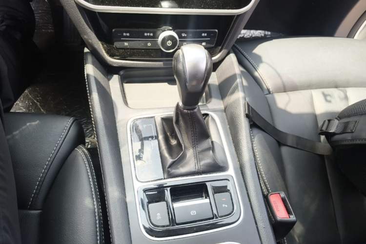 Used BYD Song MAX 2017 1.5T Automatic Smart Connect Prestige 7-Seater Gear Lever