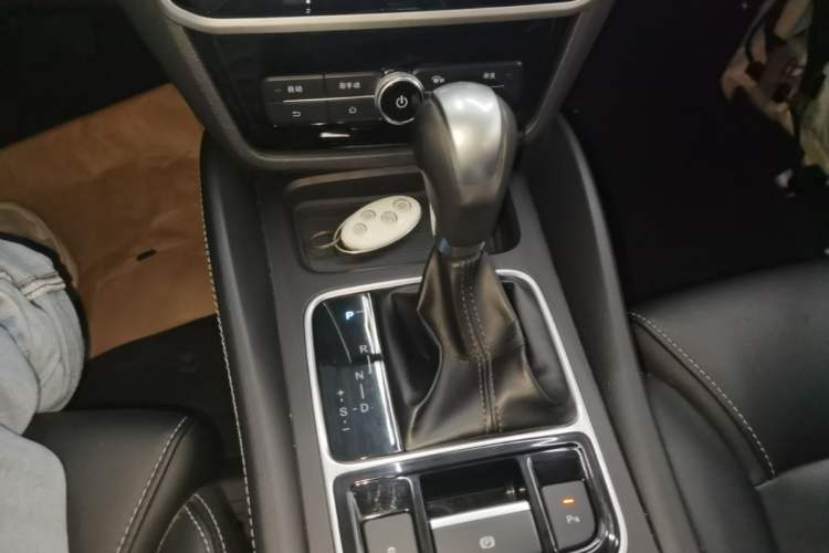 Used BYD Song MAX 2017 1.5T Automatic Smart Connect Prestige 7-Seater Gear Lever