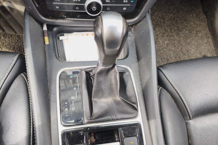 Used BYD Song MAX 2017 1.5T Automatic Smart Connect Elite 7-Seater Gear Lever