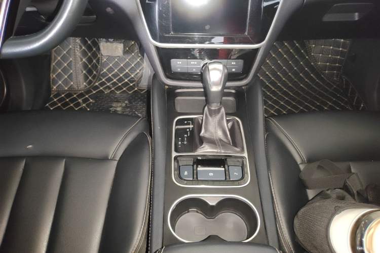 Used BYD Song MAX 2017 1.5T Automatic Smart Connect Elite 7-Seater Gear Lever