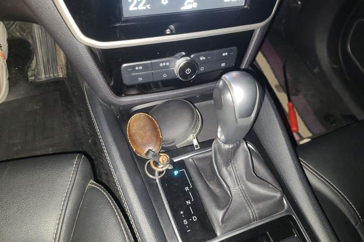 Used BYD Song MAX 2017 1.5T Automatic Smart Connect Elite 7-Seater Gear Lever