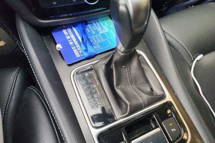 Used BYD Song MAX 2017 1.5T Automatic Smart Connect Elite 7-Seater Gear Lever