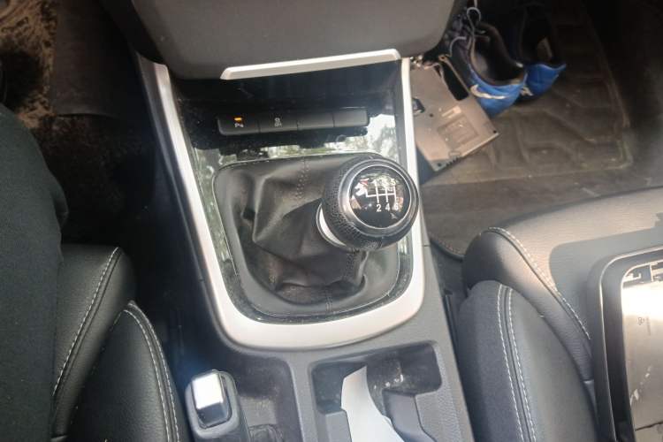 Used BYD Song MAX 2017 1.5T Manual Comfort 7-Seater Gear Lever