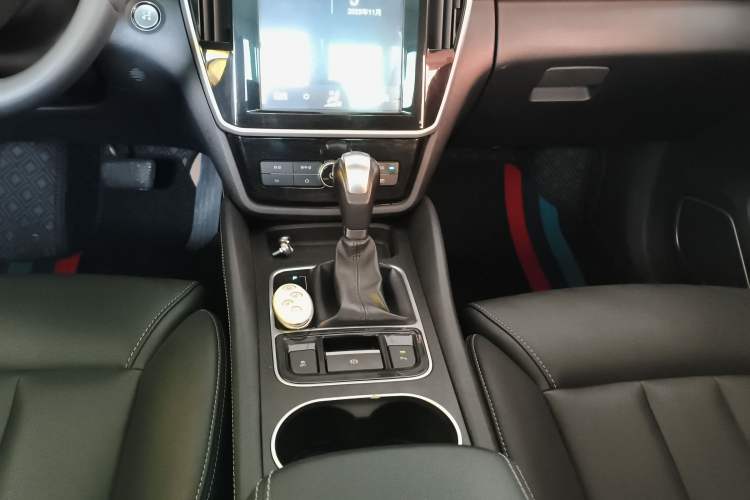 Used BYD Song MAX 2017 1.5T Automatic Smart Connect Elite 7-Seater Gear Lever