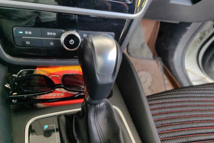 Used BYD Song MAX 2017 1.5T Automatic Smart Connect Elite 7-Seater Gear Lever