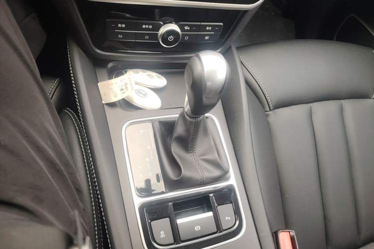 Used BYD Song MAX 2017 1.5T Automatic Smart Connect Luxury 7-Seater Gear Lever