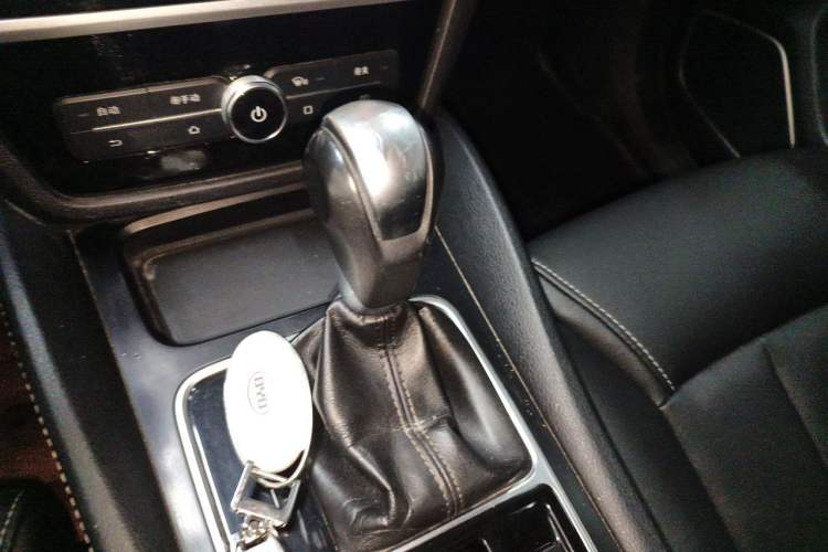 Used BYD Song MAX 2017 1.5T Automatic Smart Connect Elite 7-Seater Gear Lever