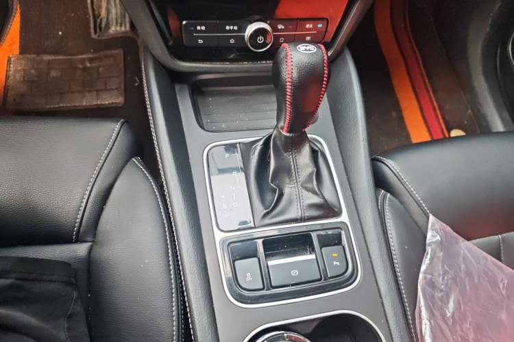 Used BYD Song MAX 2017 1.5T Automatic Smart Connect Prestige 7-Seater Gear Lever
