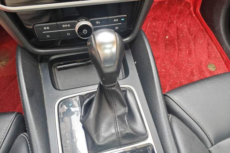 Used BYD Song MAX 2017 1.5T Automatic Smart Connect Elite 7-Seater Gear Lever