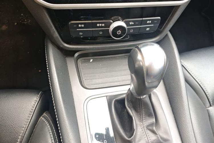 Used BYD Song MAX 2017 1.5T Automatic Smart Connect Prestige 7-Seater Gear Lever