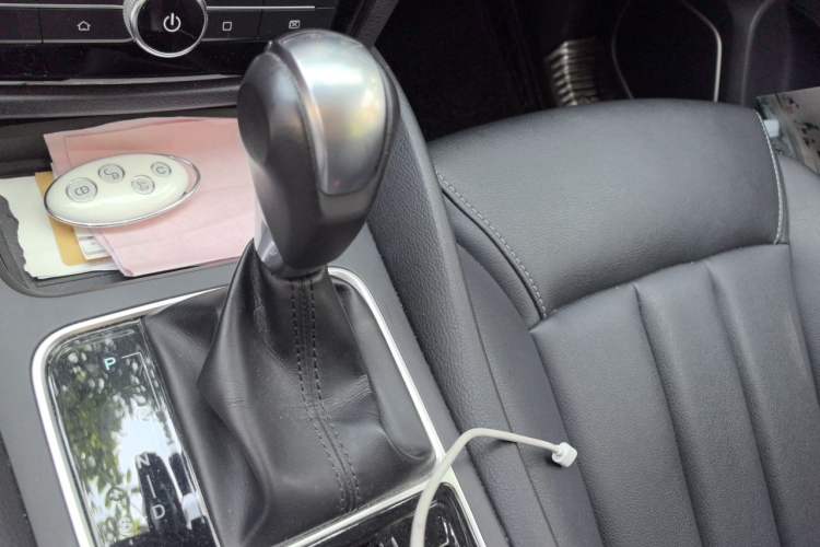 Used BYD Song MAX 2017 1.5T Automatic Smart Connect Elite 7-Seater Gear Lever