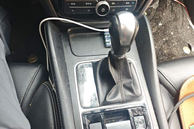 Used BYD Song MAX 2017 1.5T Automatic Smart Connect Elite 7-Seater Gear Lever