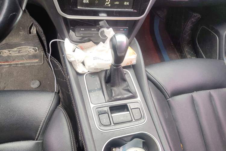 Used BYD Song MAX 2017 1.5T Automatic Smart Connect Prestige 7-Seater Gear Lever