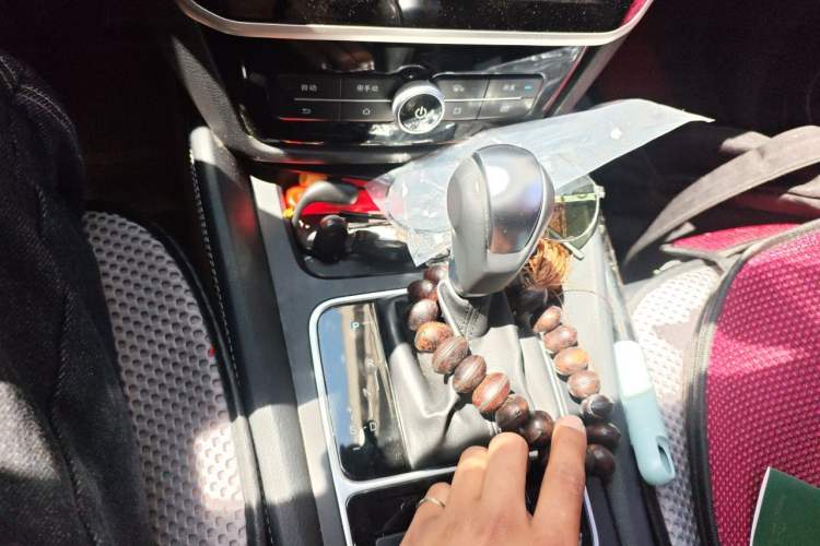 Used BYD Song MAX 2017 1.5T Automatic Smart Connect Elite 7-Seater Gear Lever