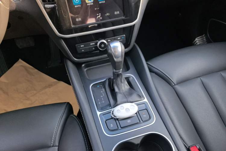 Used BYD Song MAX 2017 1.5T Automatic Smart Connect Elite 7-Seater Gear Lever