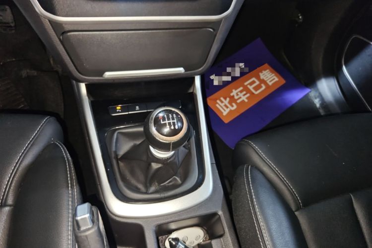 Used BYD Song MAX 2017 1.5T Manual Smart Connect Luxury 7-Seater Gear Lever